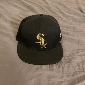 Black/ gold Chicago white Sox Snapback hat